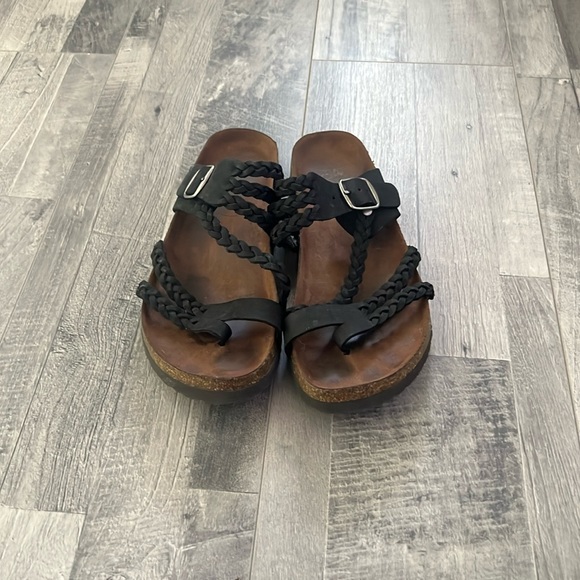 Sandals - Picture 1 of 3